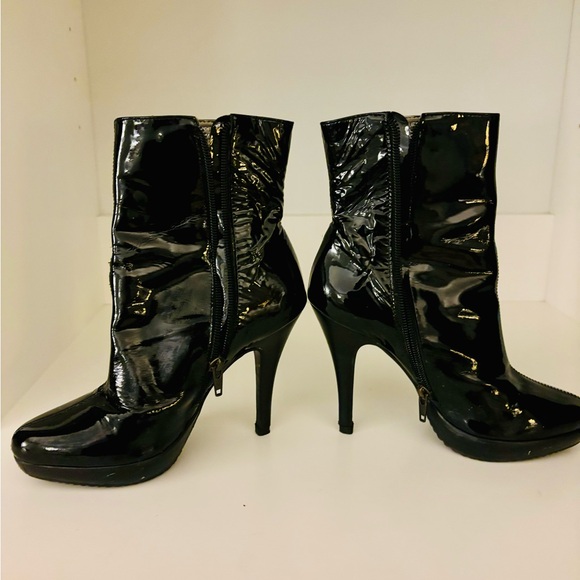 Gabrielle Rocha black patent leather boots size 5 - Picture 5 of 5